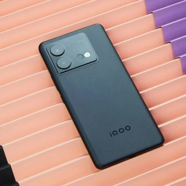 iQOONeo8 国行电竞游戏 144Hz 高刷屏 指纹解锁 5G 原装手机